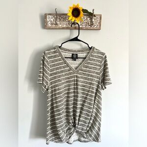 BOBEAU Women’s V-neck Twist Hem T-shirt-Burnt Olive/White-Size Medium